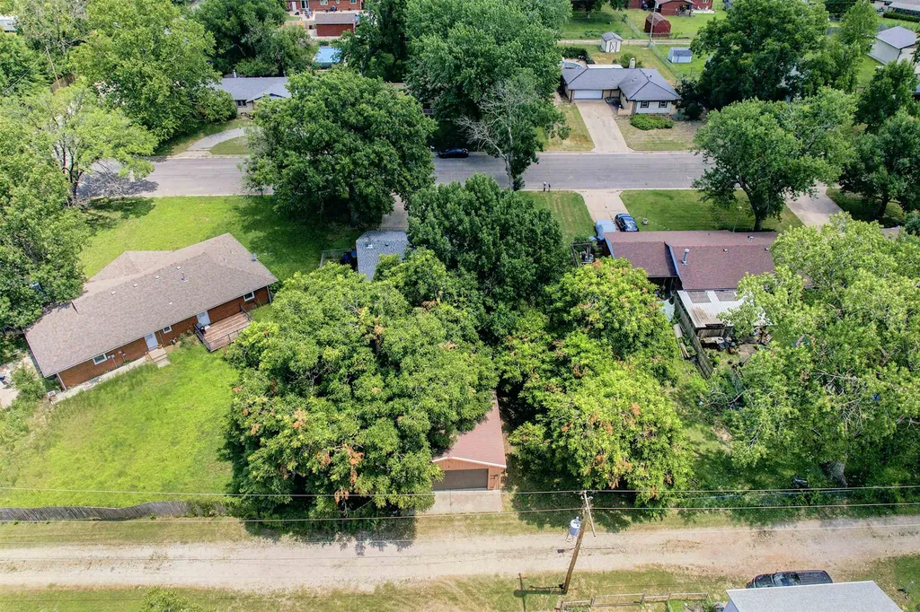 321 S 1st Street Clearwater KS 67026
