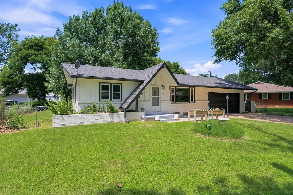 321 S 1st Street Clearwater KS 67026