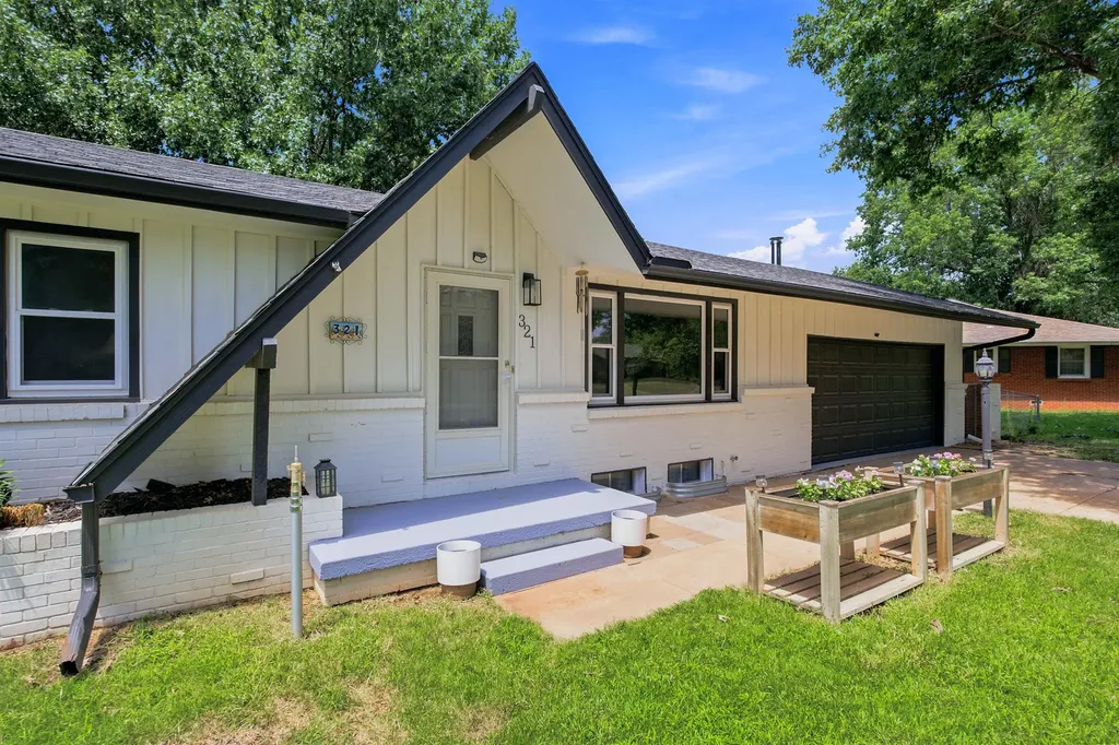 321 S 1st Street Clearwater KS 67026