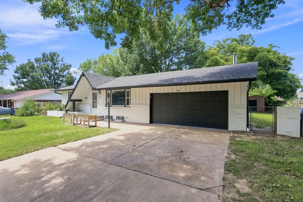 321 S 1st Street Clearwater KS 67026
