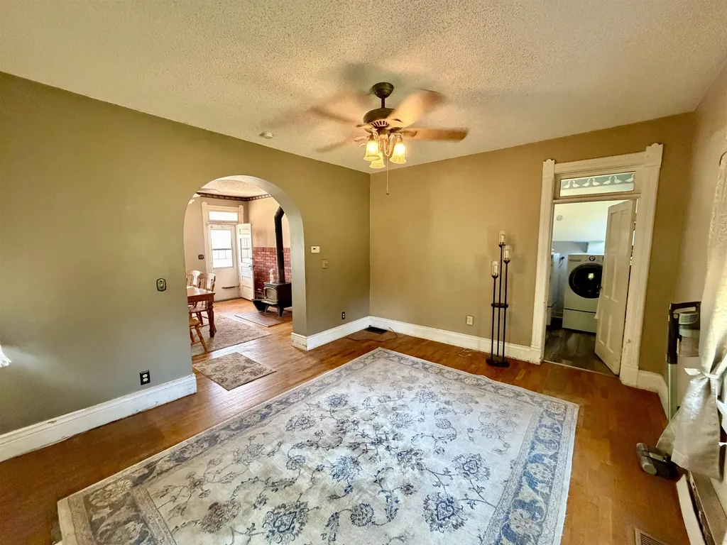 6107 S Hoover Road Sedgwick KS 67135