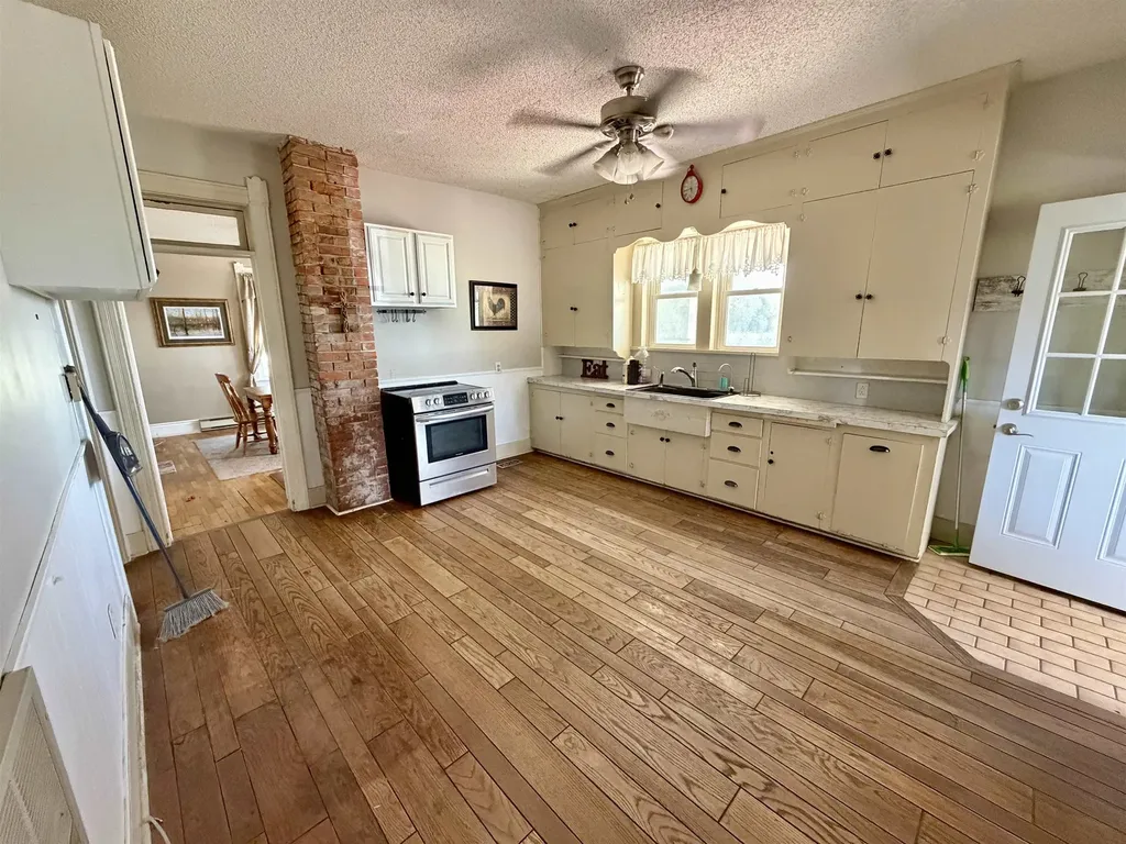 6107 S Hoover Road Sedgwick KS 67135
