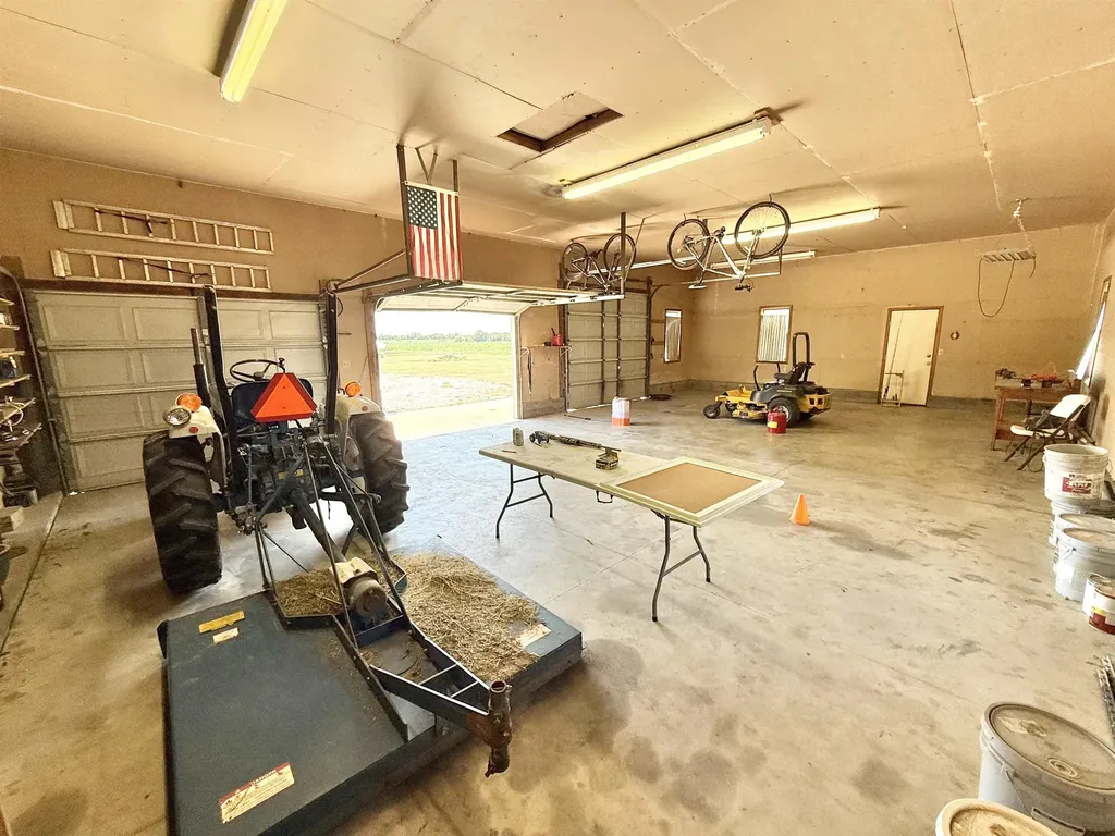6107 S Hoover Road Sedgwick KS 67135