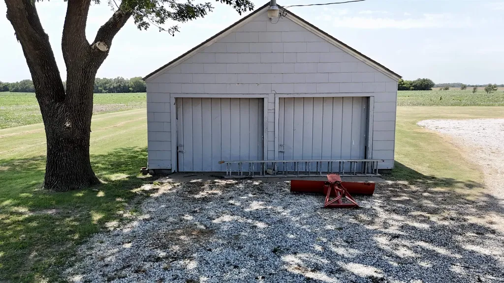 6107 S Hoover Road Sedgwick KS 67135