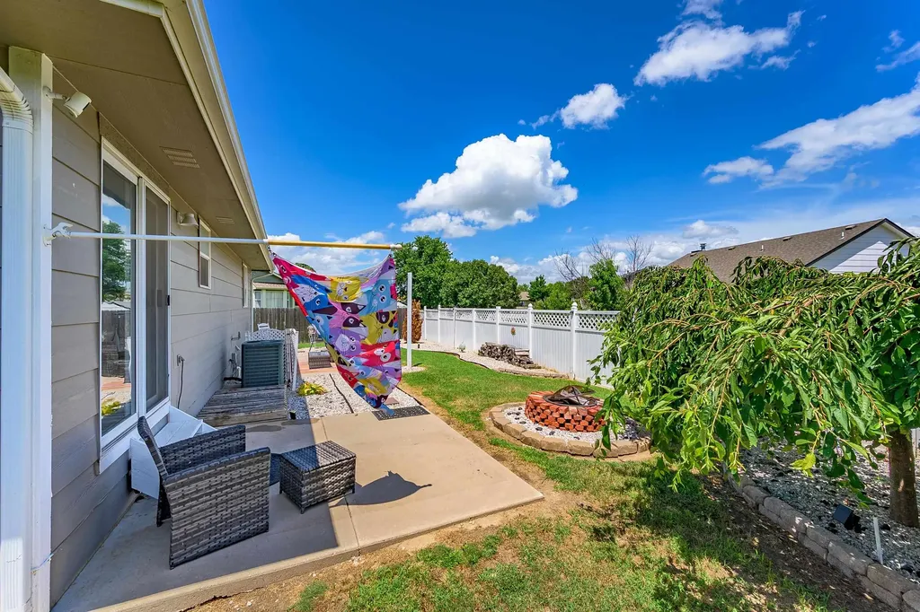 932 E Peach Court Haysville KS 67060