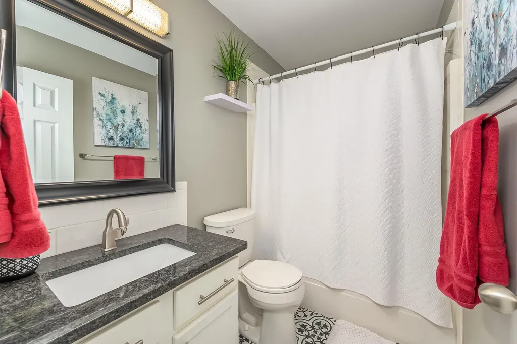 932 E Peach Court Haysville KS 67060