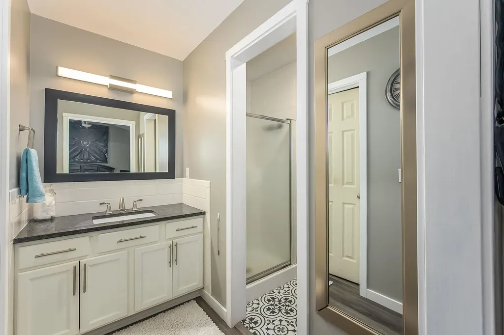 932 E Peach Court Haysville KS 67060