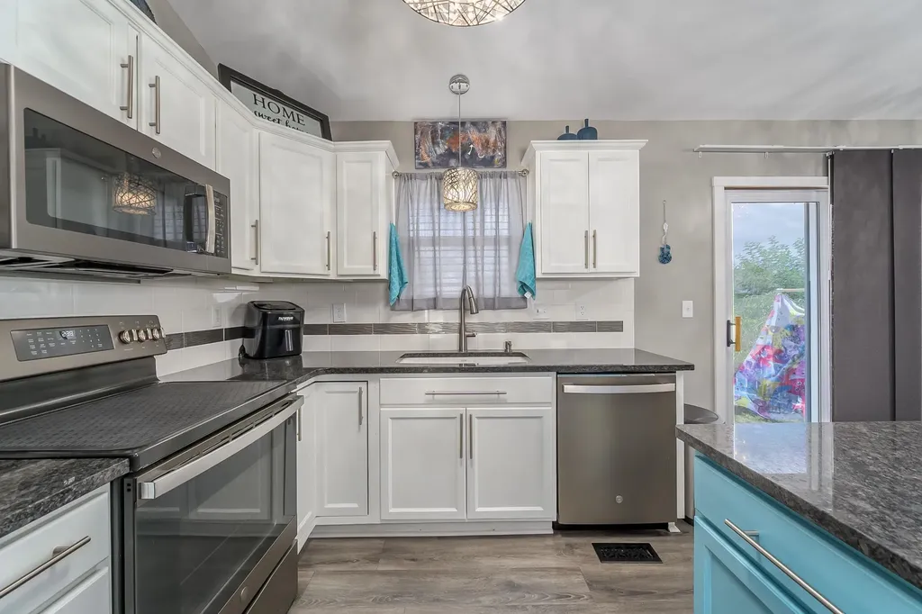 932 E Peach Court Haysville KS 67060