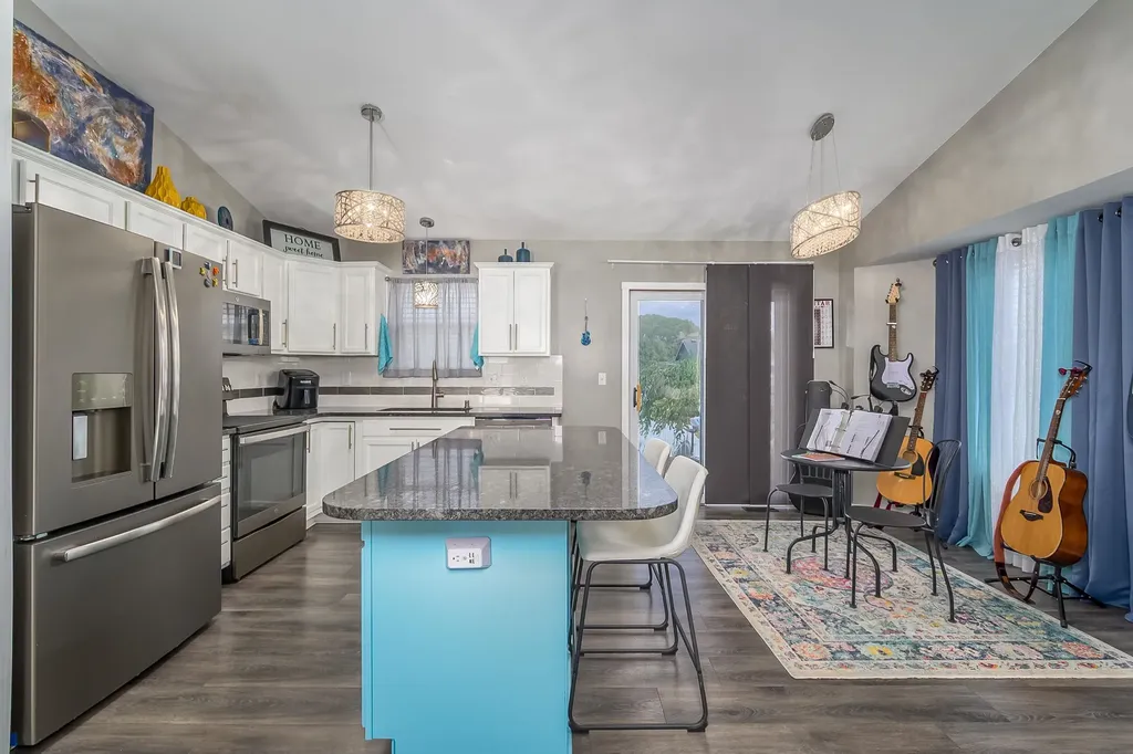 932 E Peach Court Haysville KS 67060