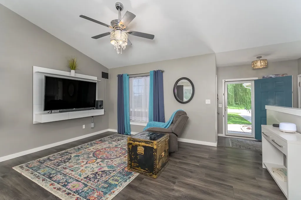 932 E Peach Court Haysville KS 67060