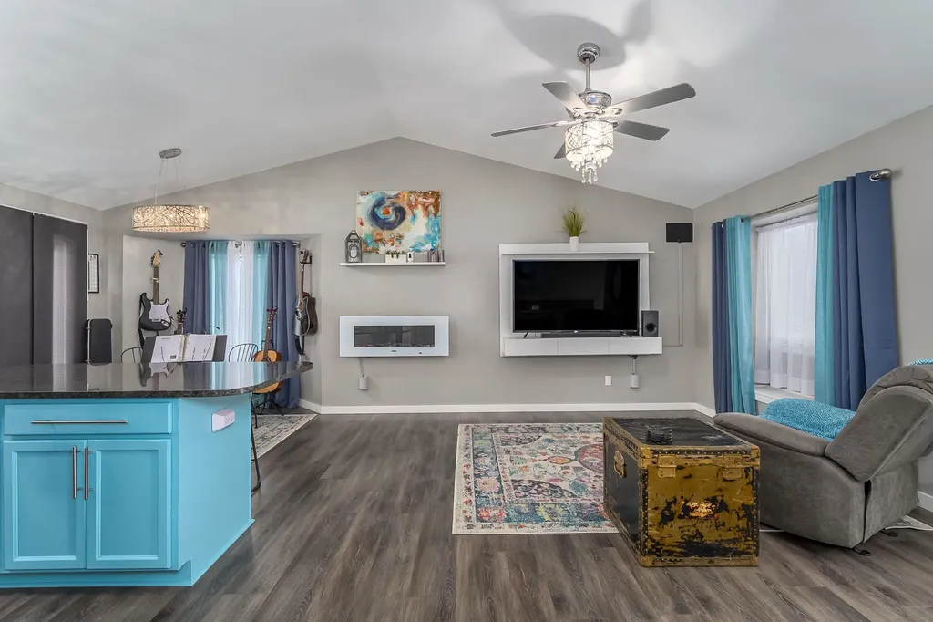 932 E Peach Court Haysville KS 67060