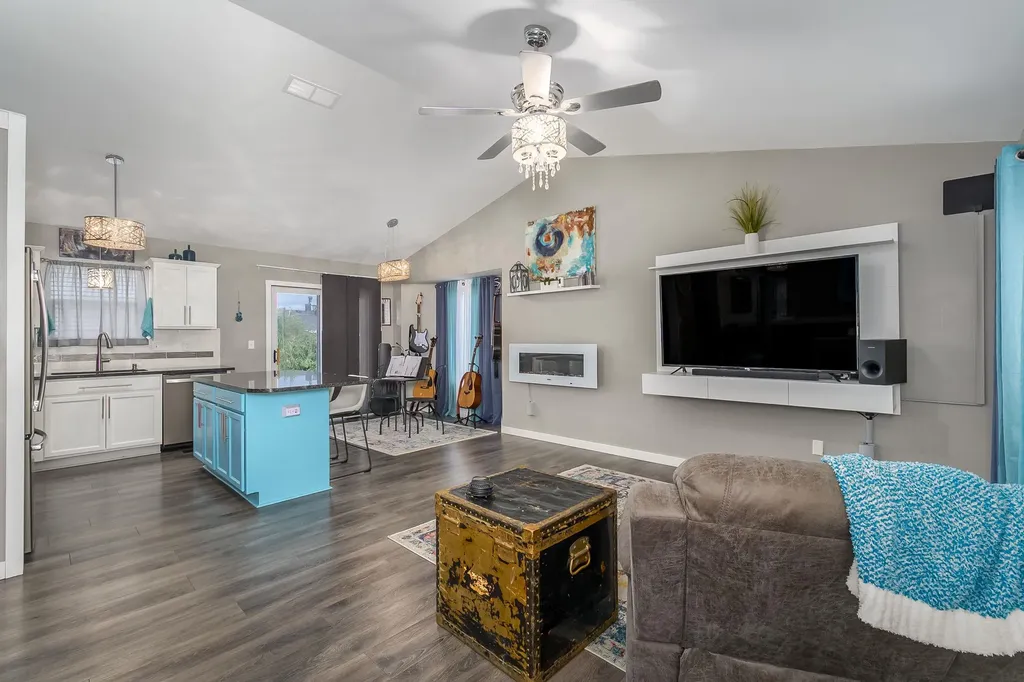 932 E Peach Court Haysville KS 67060