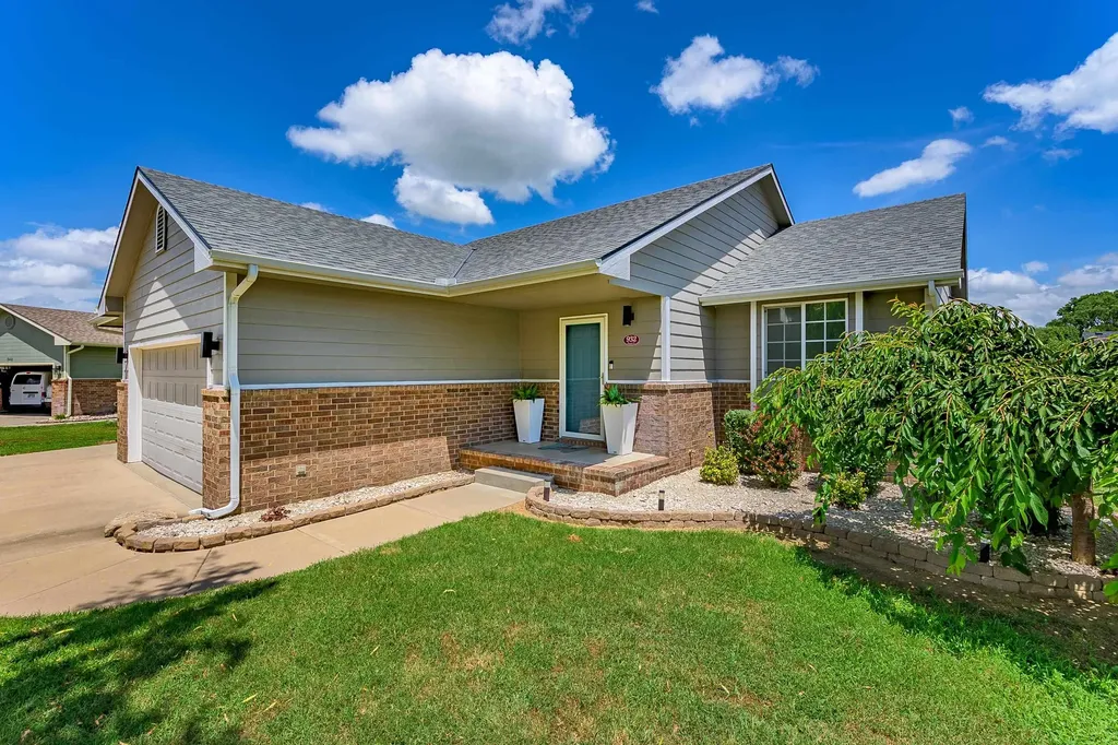 932 E Peach Court Haysville KS 67060