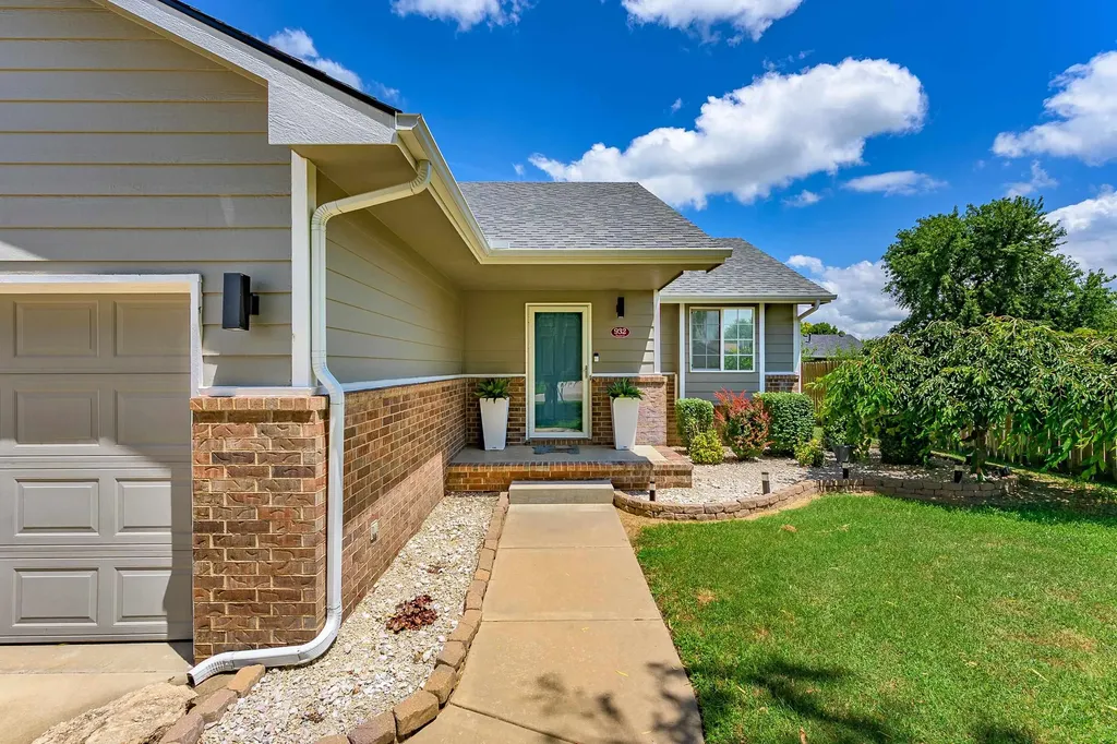 932 E Peach Court Haysville KS 67060