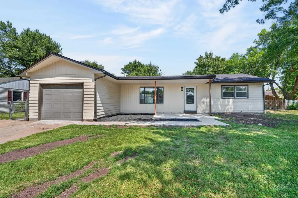 1306 Harrison Street Newton KS 67114