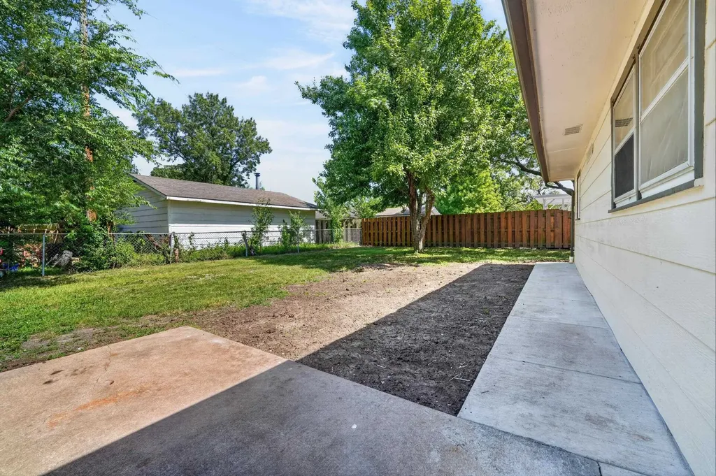 1306 Harrison Street Newton KS 67114