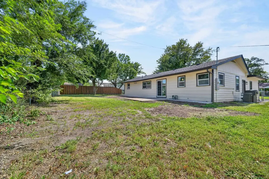 1306 Harrison Street Newton KS 67114