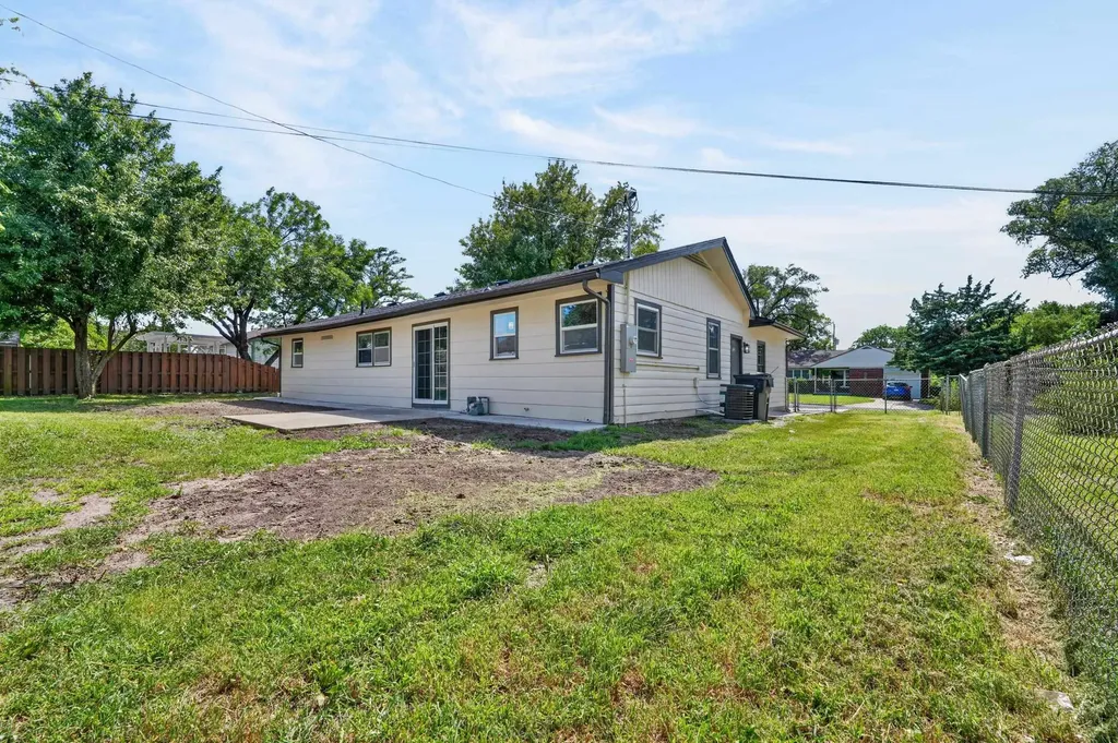 1306 Harrison Street Newton KS 67114