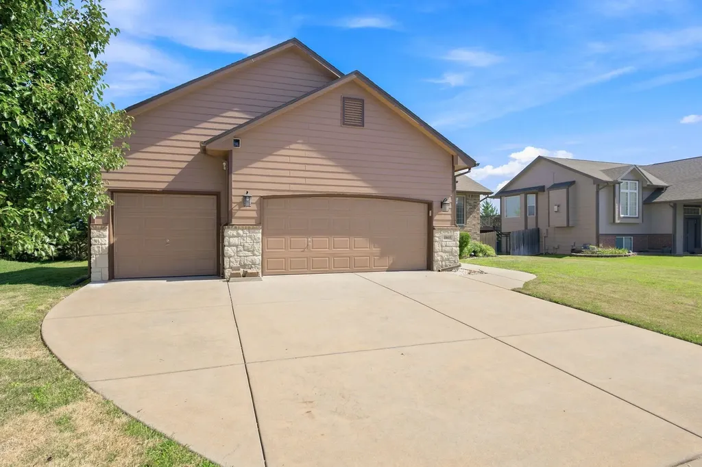 10614 E Zimmerly Street Wichita KS 67207