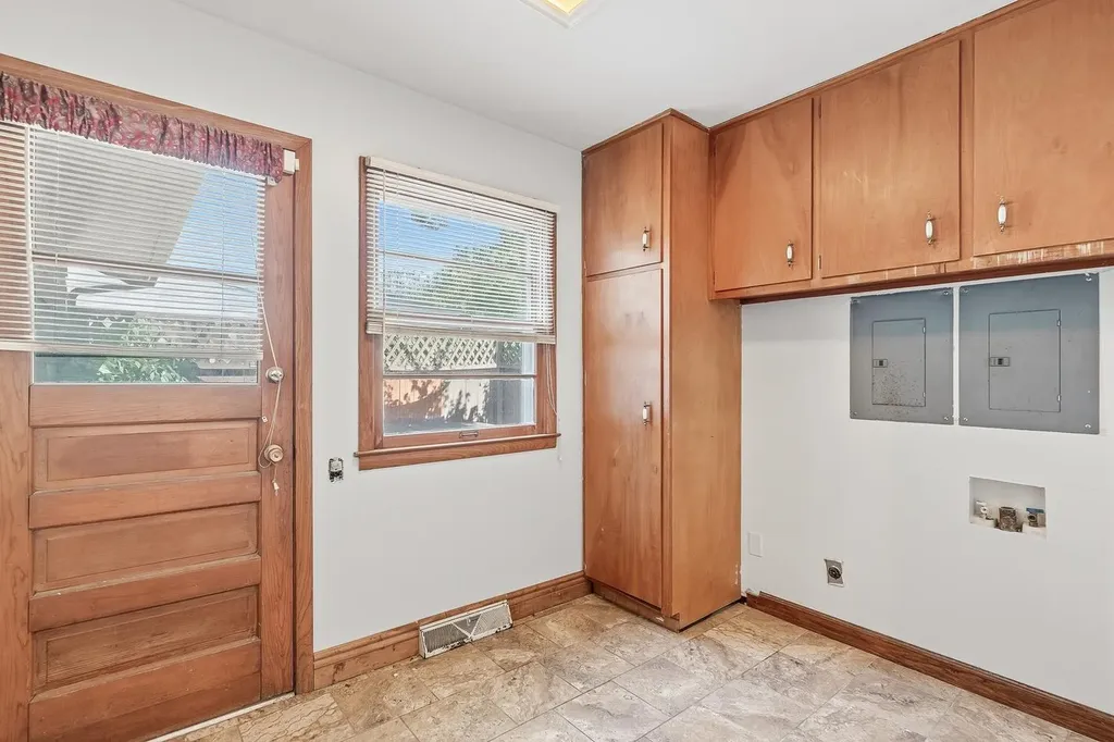 5700 E Perryton Bel Aire KS 67220