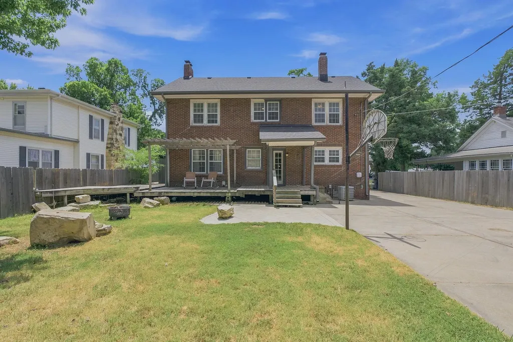 314 E 2nd Street Newton KS 67114
