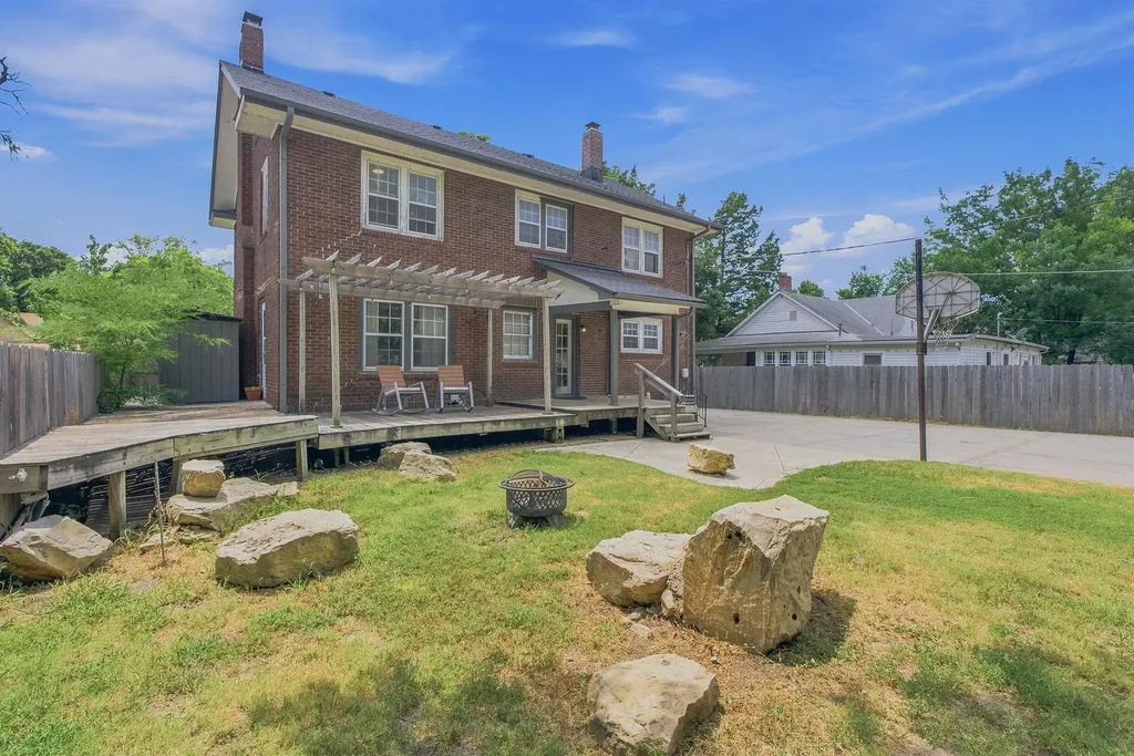314 E 2nd Street Newton KS 67114