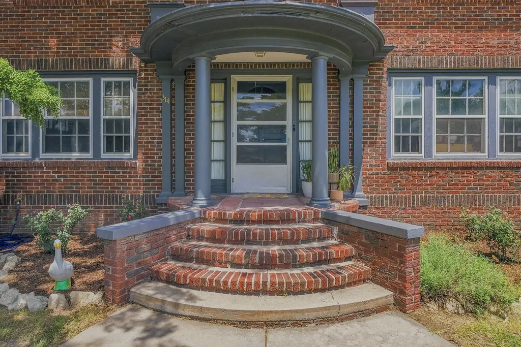 314 E 2nd Street Newton KS 67114