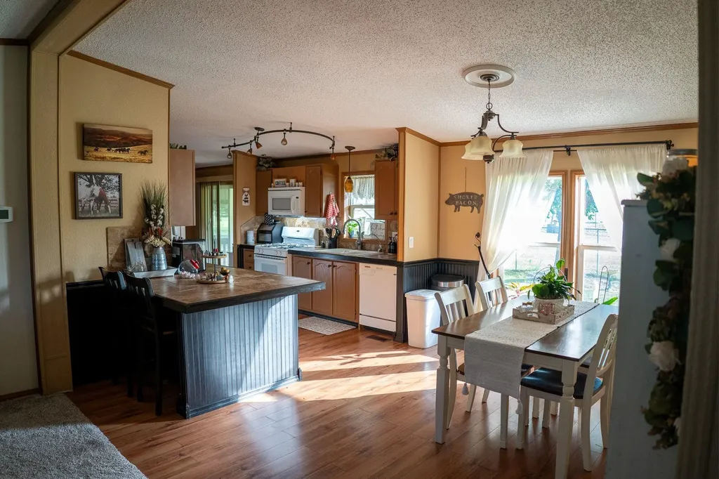 10131 SW Eagle Road Augusta KS 67010-7907