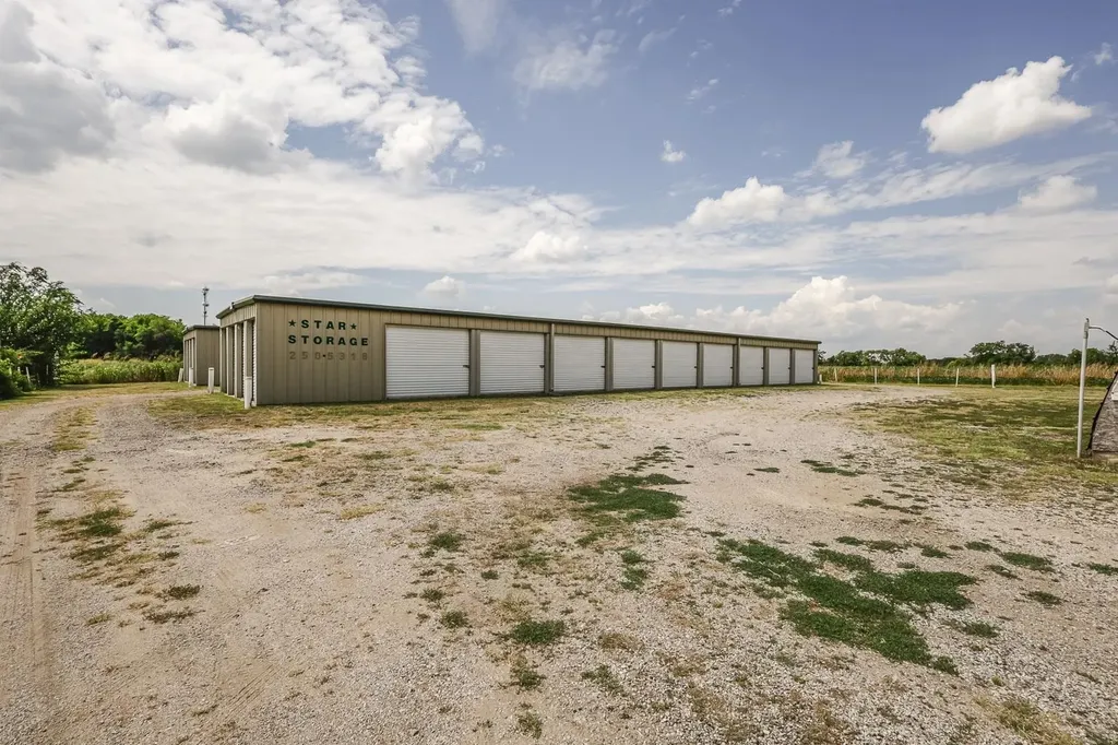 201 W Silknitter Rose Hill KS 67133
