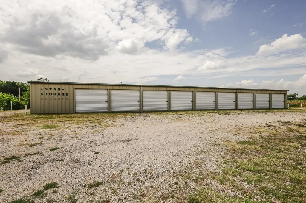 201 W Silknitter Rose Hill KS 67133