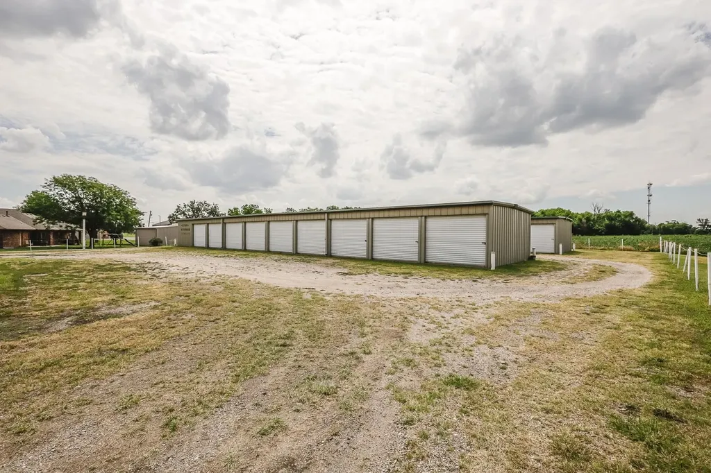 201 W Silknitter Rose Hill KS 67133