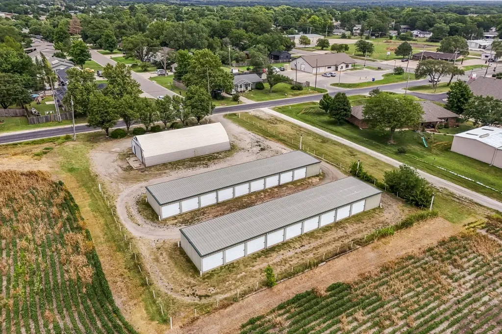 201 W Silknitter Rose Hill KS 67133