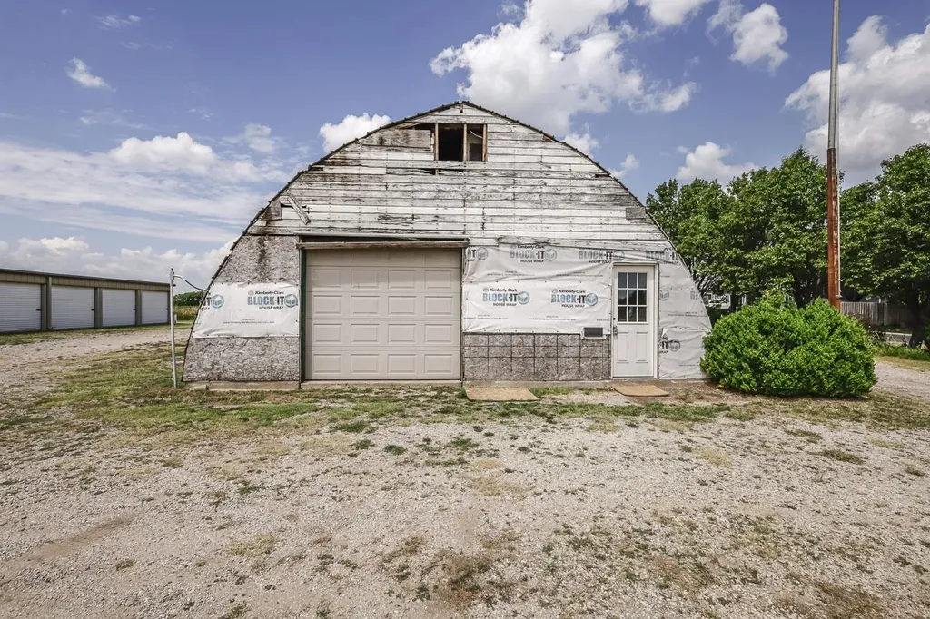 201 W Silknitter Rose Hill KS 67133