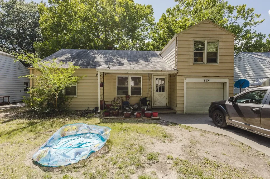 739 S Crestway Wichita KS 67218