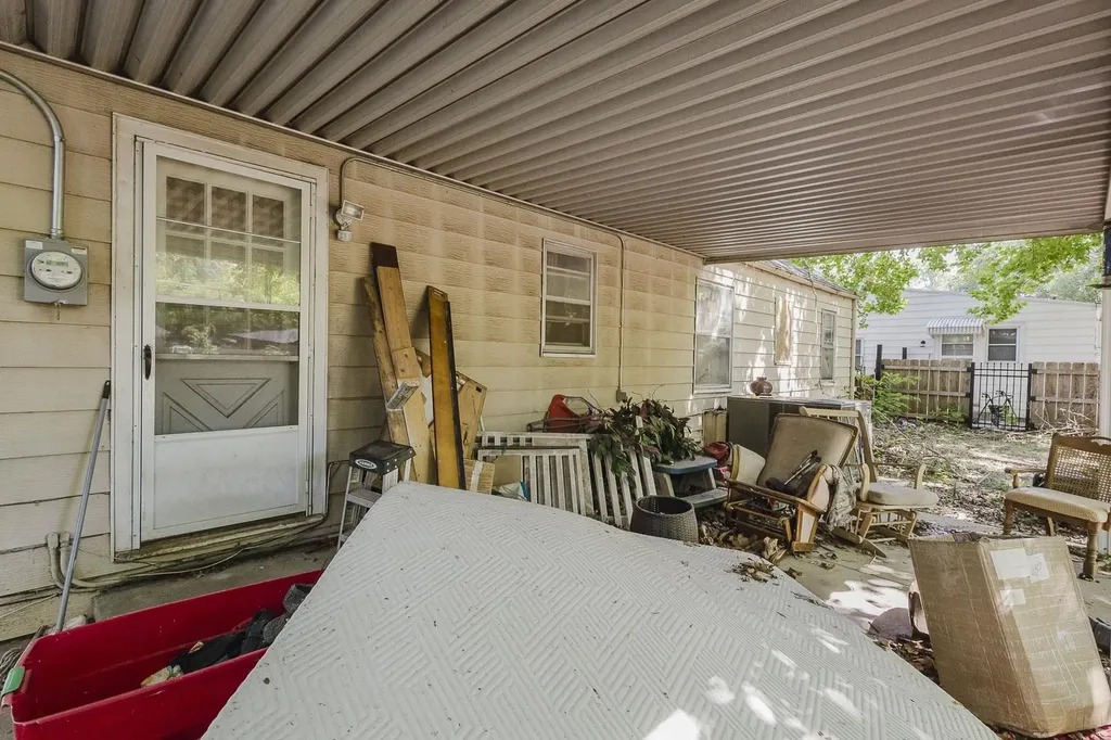 739 S Crestway Wichita KS 67218