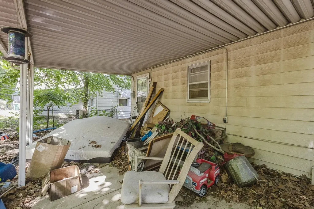 739 S Crestway Wichita KS 67218