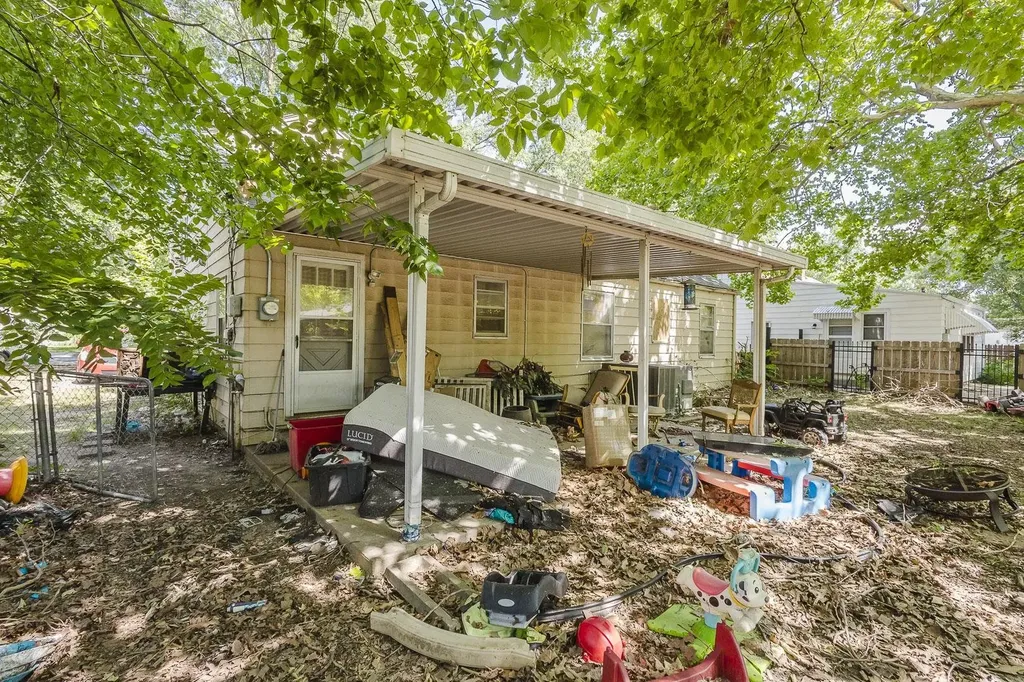 739 S Crestway Wichita KS 67218