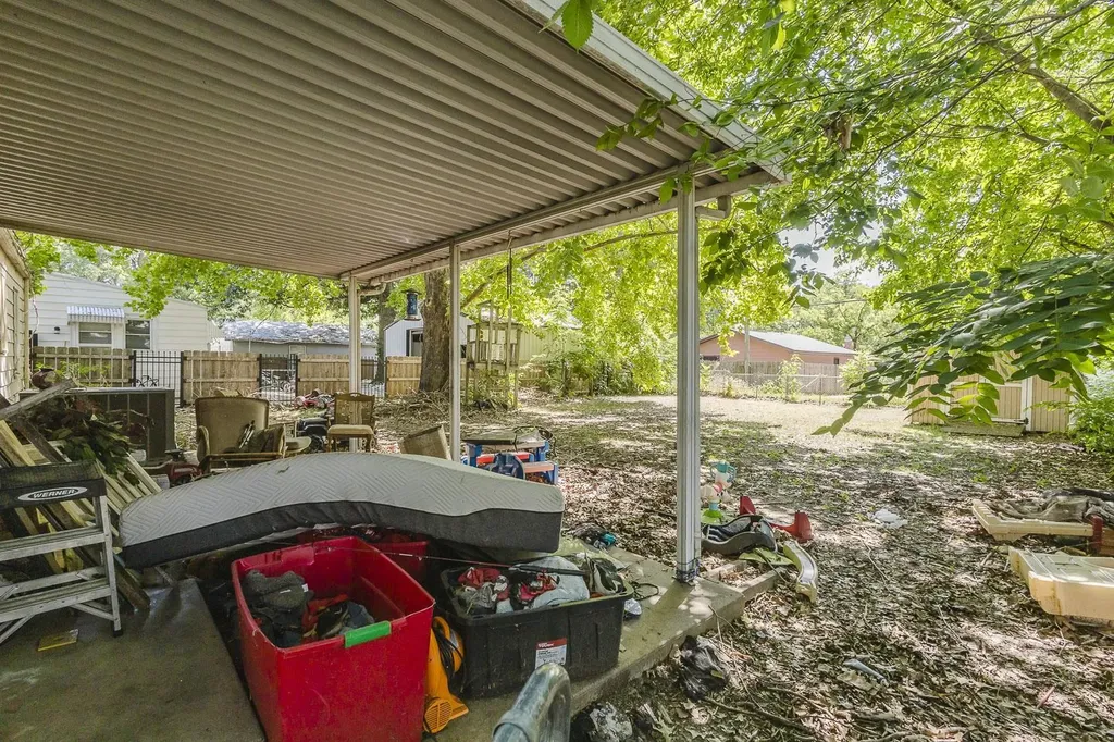 739 S Crestway Wichita KS 67218