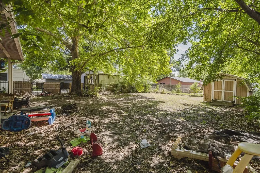 739 S Crestway Wichita KS 67218