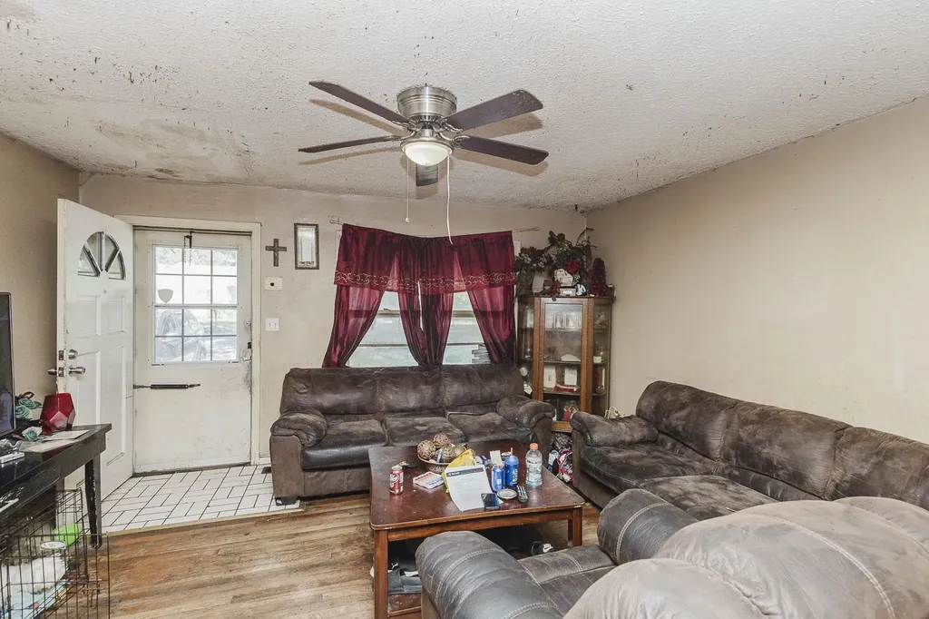 739 S Crestway Wichita KS 67218