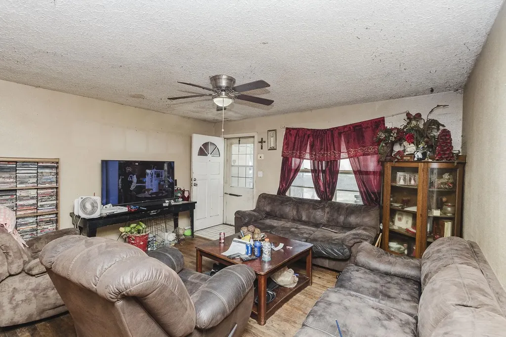739 S Crestway Wichita KS 67218