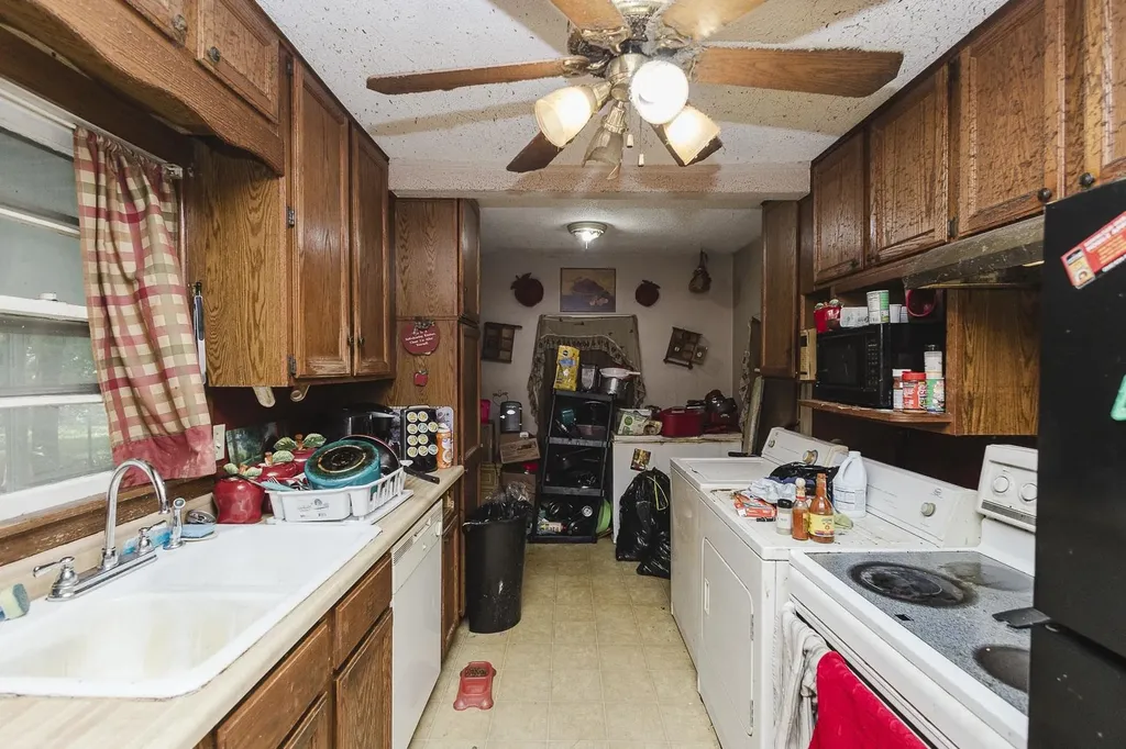 739 S Crestway Wichita KS 67218