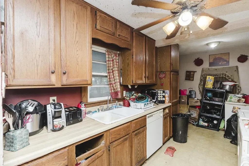 739 S Crestway Wichita KS 67218