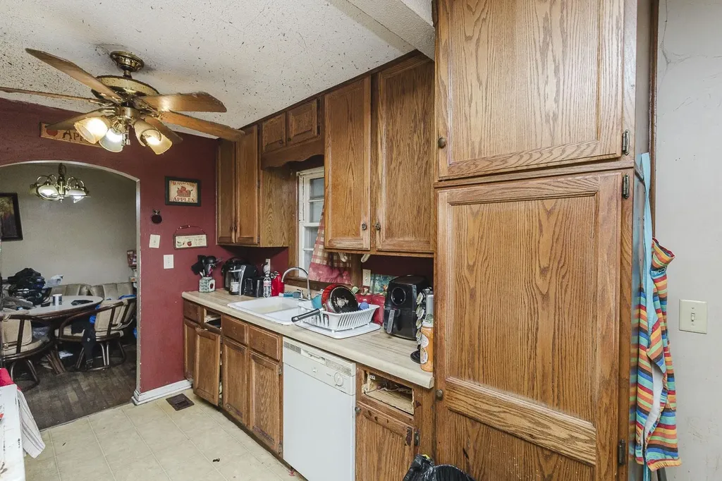 739 S Crestway Wichita KS 67218