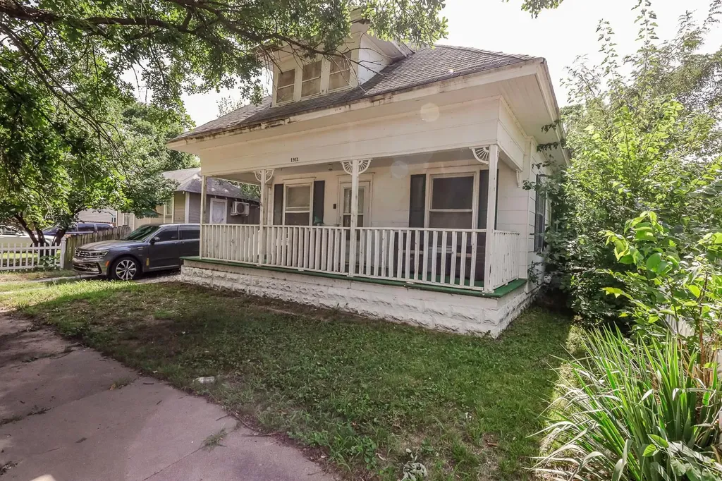 1911 S Saint Francis Wichita KS 67211