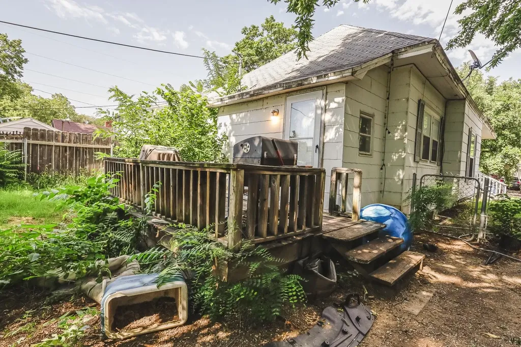 1911 S Saint Francis Wichita KS 67211