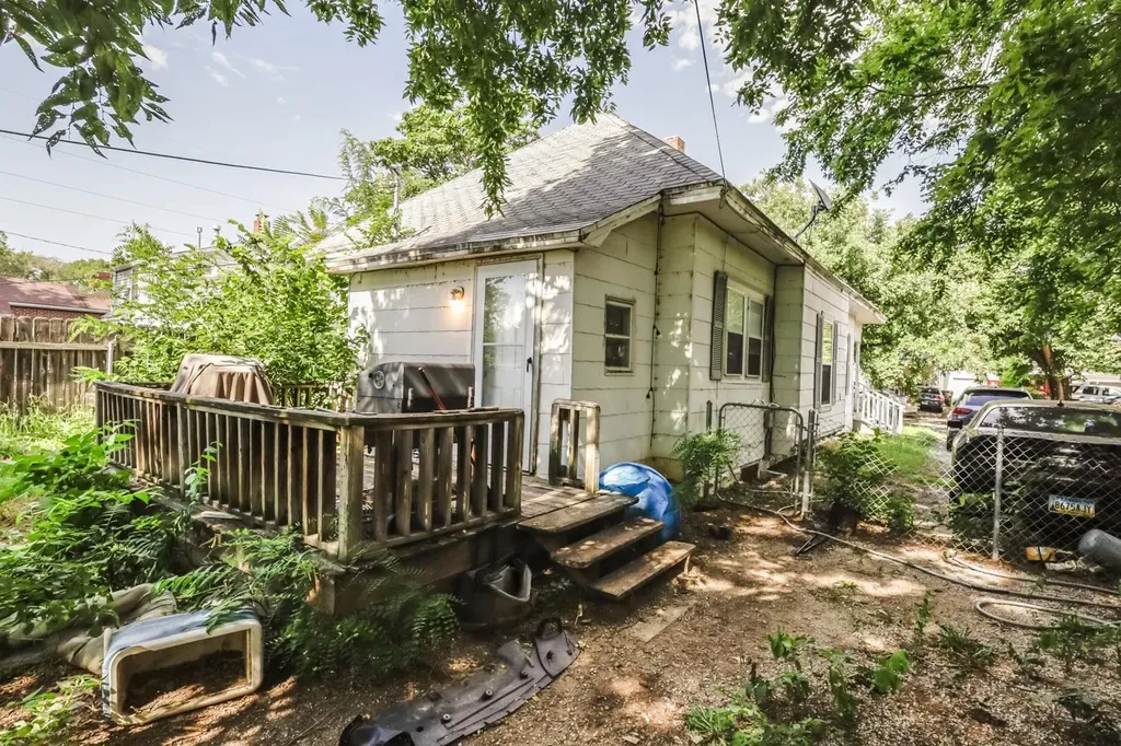 1911 S Saint Francis Wichita KS 67211