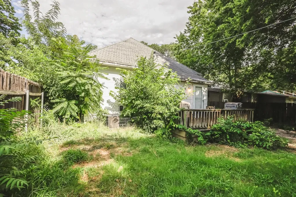 1911 S Saint Francis Wichita KS 67211