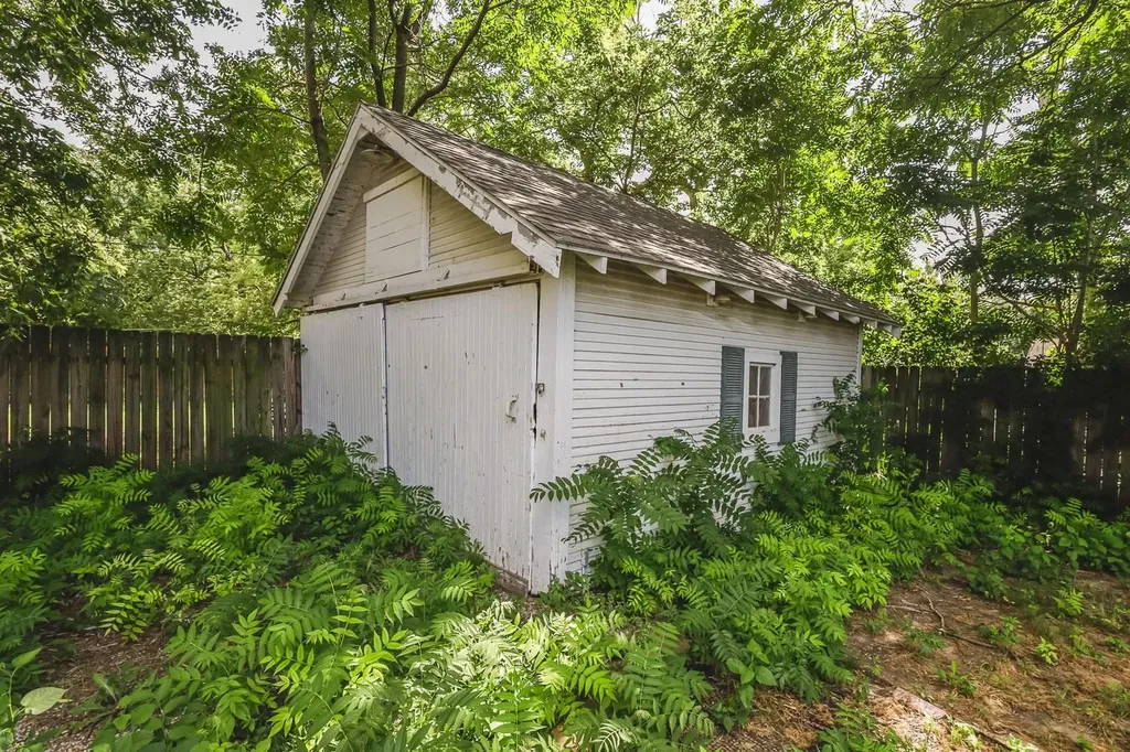 1911 S Saint Francis Wichita KS 67211