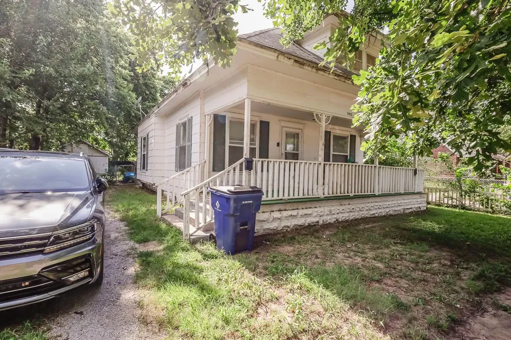 1911 S Saint Francis Wichita KS 67211
